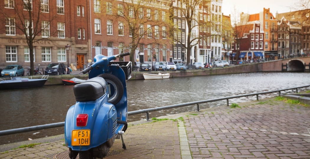 Amsterdam pleit voor milieuzone scooters in binnenstad