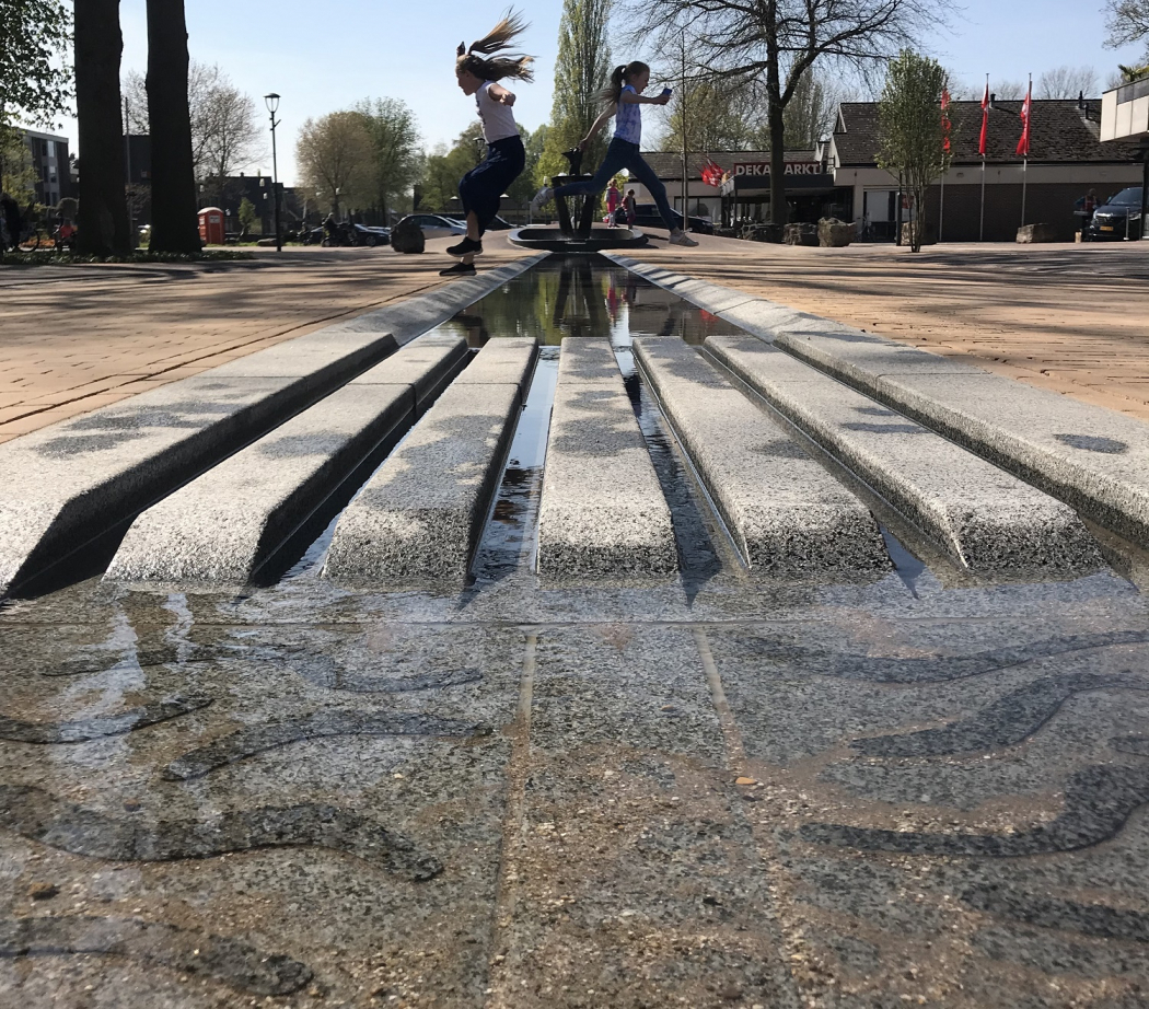 Waterkunstwerk nieuw pronkstuk in centrum Vaassen