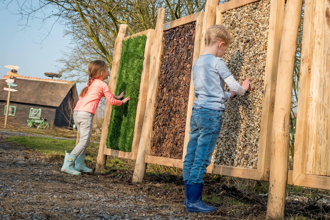 Kinderen leren spelenderwijs over de natuur