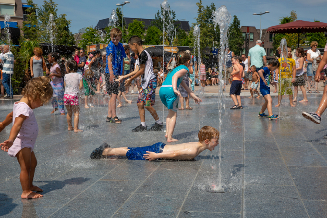 Door inwoners gekozen marktplein in Ede feestelijk geopend