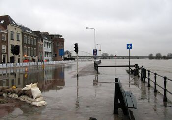 Op 26 augustus 2010 viel de regen op veel plaatsen in Nederland met bakken uit de lucht. Dat was ook in Deventer het geval. Er viel die dag zo’n 100mm regen. Het water klotste over de stoepranden en t