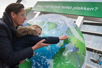 Plak je kauwgom op dit Rotterdamse kauwgombord