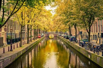 Trappen in Amsterdamse grachten voor drenkelingen