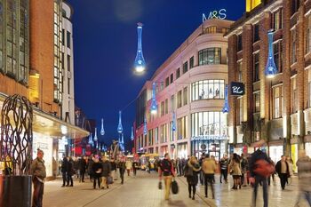 44 verplaatsbare boombakken in Grote Marktstraat Den Haag