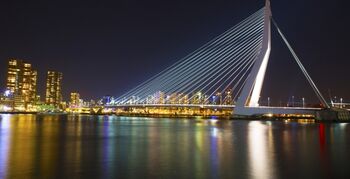 Erasmusbrug: Met nieuwe verlichting oude lichtbeeld in stand houden