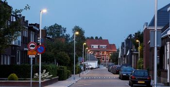 Robuuste mast/armatuur combinatie in Waddinxveen