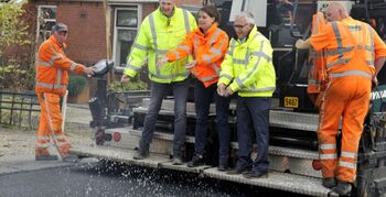 Provincie Groningen doet proef met reflecterend asfalt