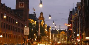 Spaanse verlichting bij Amsterdamse 'Rode Loper'