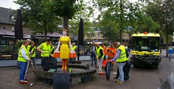 Schoonmaakactie Hart van Huizen in kader van Keurmerk Veilig Ondernemen