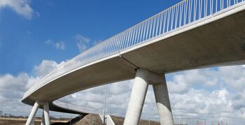 Comfortabele fietsbrug over N242 Heerhugowaard