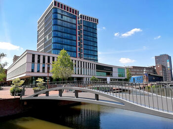 Familie van bruggen in centrum Almelo