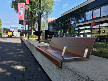 Il Posto bankjes voor Mediapark Hilversum