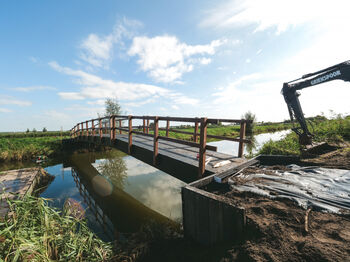 Bouw voetgangersbrug Libellebos voltooid