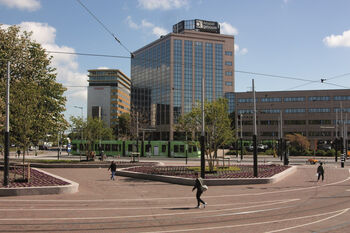 Natuurstenen verrijking in transformatie Amstelstation