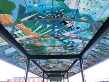Kunst maakt van kap busstation Zwolle kleurig geheel