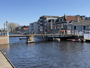 Kleine Havenbrug in Leiden gerenoveerd