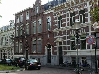 Den Haag plaatst historische verlichting terug