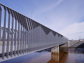 Bruggen met vormentaal kassenbouw