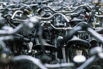 Zorgen over fietsparkeren Almere