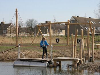 Spelen in, aan en boven water in het Egeltjesbos