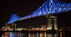 Veelbesproken lichtsysteem onthuld op brug Montreal