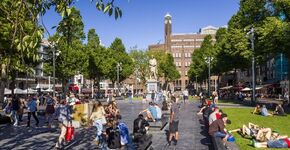 Amsterdamse pleinen poetsen imago op