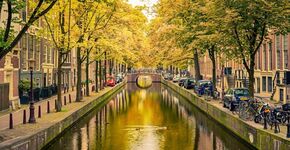 Trappen in Amsterdamse grachten voor drenkelingen