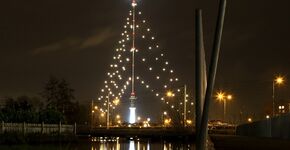 Grootste kerstboom van Nederland nu duurzaam verlicht