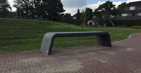 Parkje Nijmegen voorzien van stoere betonnen bankjes