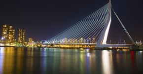 Erasmusbrug: Met nieuwe verlichting oude lichtbeeld in stand houden