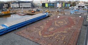 Oosters tapijt van gebakken bestrating