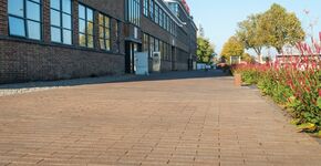 Betonsteen met een roestig uiterlijk
