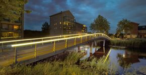 Ledlijnen brengen loopbrug Rhoon weer aan het licht