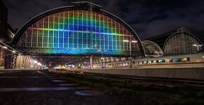 Rainbow Station ter ere van metamorfose Amsterdam Centraal