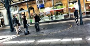 Minder sigarettenpeuken bij OV-haltes