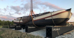 Boot op rotonde in Drachten