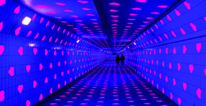 Maastunnel omgetoverd tot tunnel der liefde