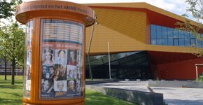 Draaiende informatiezuilen voor theater in Lelystad