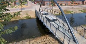 Fiets- en loopbrug als ontmoetingsplek