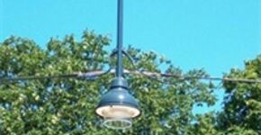 Openbare verlichting met kabeloverspanningstechniek 