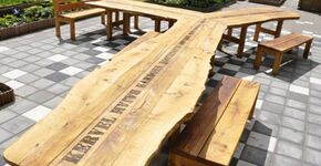 Enorme Moe’stuintafel in Poptahof Delft