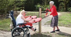 Beweegtuin uitgebreid met twee nieuwe beweegtoestellen