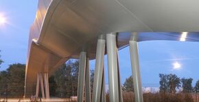 Luie fiets- en loopbrug in Brugge