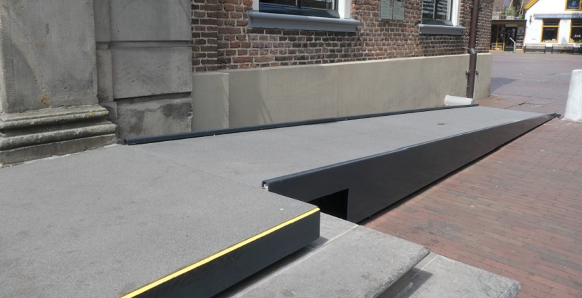 Platform toegankelijkheid - gemarkeerde hellingbaan Lochem zoom