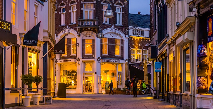 Winkelstraat etalageverlichting toegankelijkheid